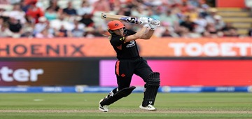 Ellyse Perry seals dramatic chase to earn Birmingham Phoenix's first win
