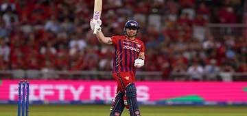 Seifert and Bowlers Crush Sunrisers, Keeping Qualification Hopes Alive